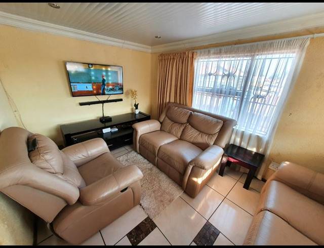 3 BEDROOM HOUSE FOR SALE IN THE ORCHARDS